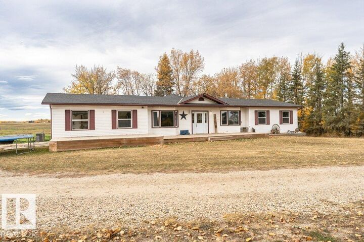 54032 Rge Road 34  Rural Lac Ste. Anne County AB T0E 0A1 photo