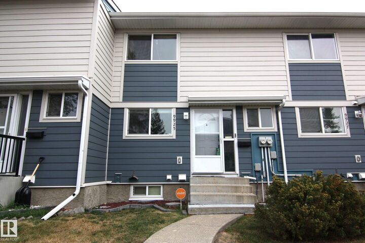 9925 171 Avenue NW  Edmonton AB T5X 4X2 photo