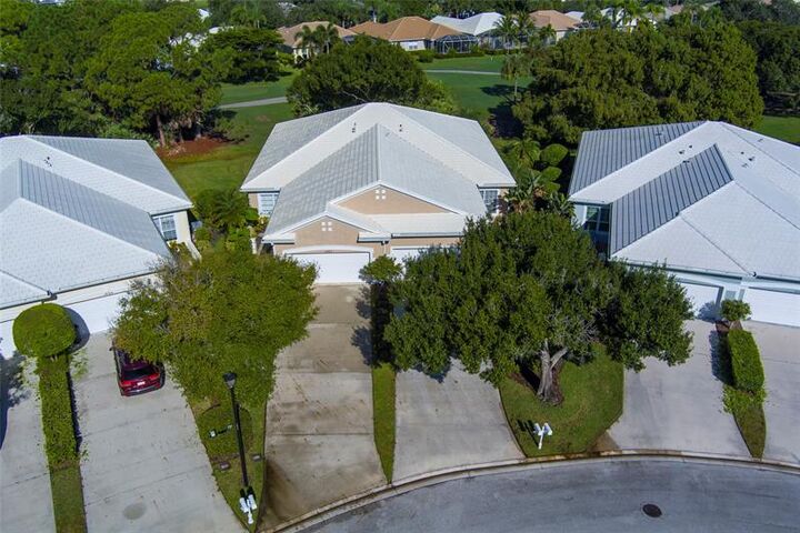Property Photo:  1892 SW Willowbend Ln  FL 34990 