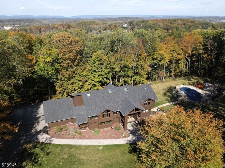 Property Photo:  21 Starrett Ct  NJ 07871 