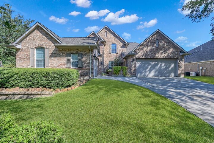 Property Photo: 2413 W Bramlet Drive TX 77304