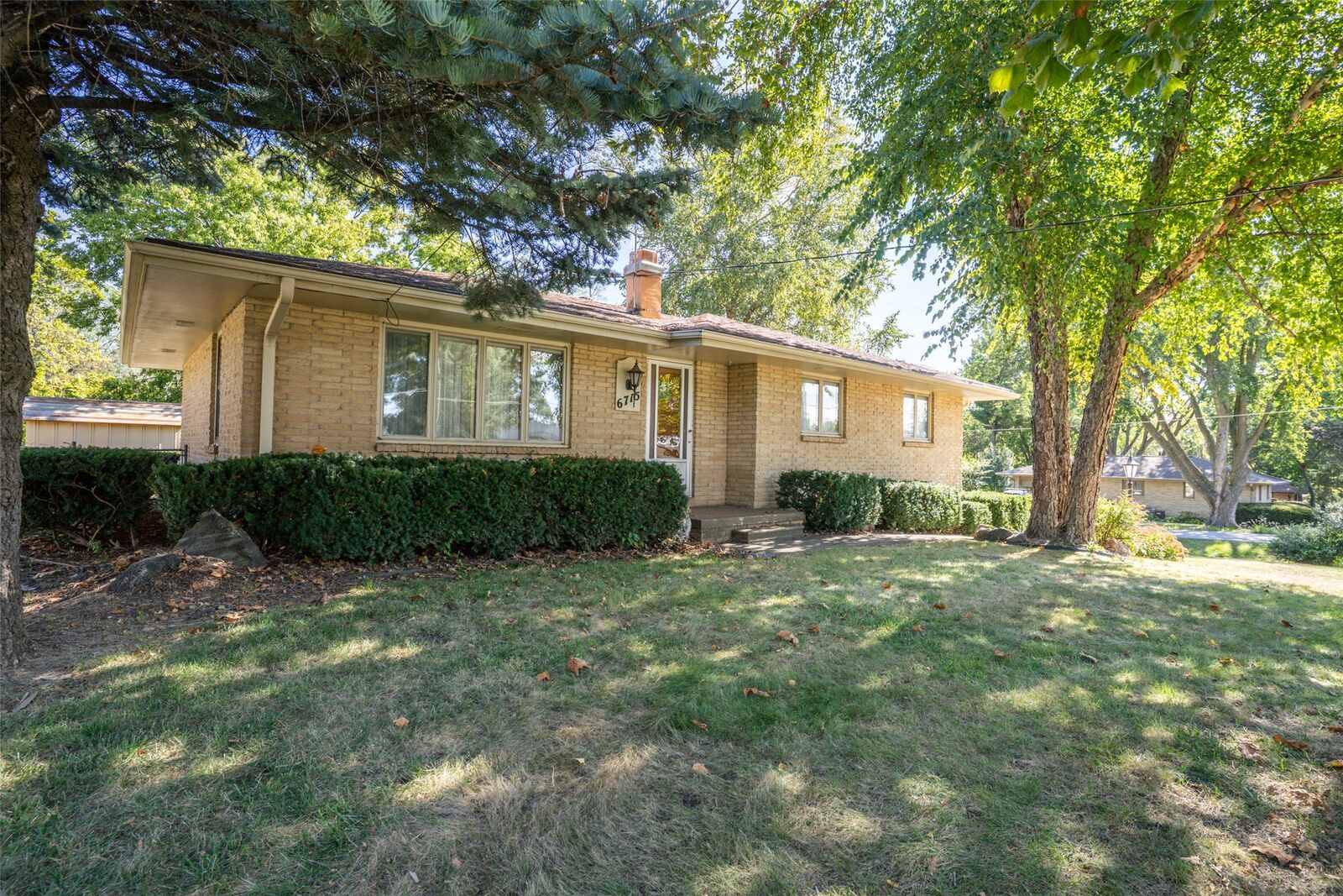 Property Photo: 6715 NW 10th Street IA 50313