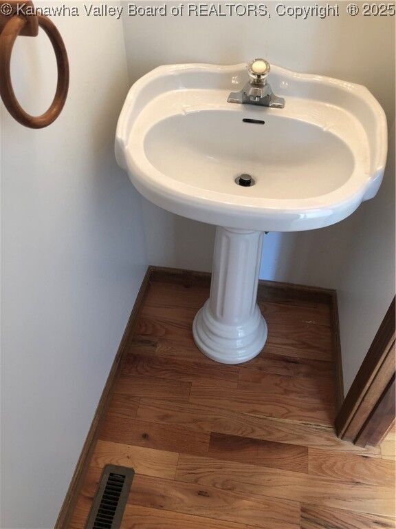 Property Photo:  220 Crestview Drive  WV 25302