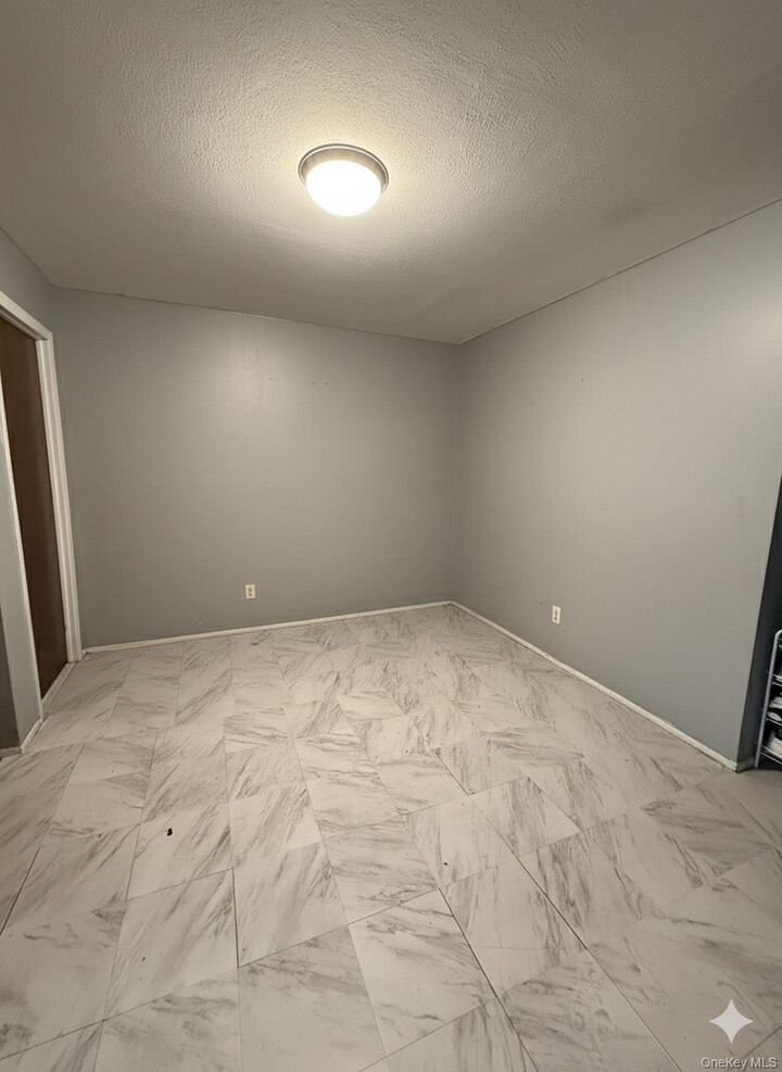 Property Photo:  854 Throgs Neck Expwy  NY 10465 