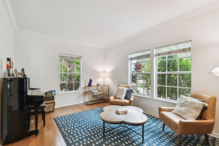 Property Photo: 3111 W Oakellar Avenue FL 33611