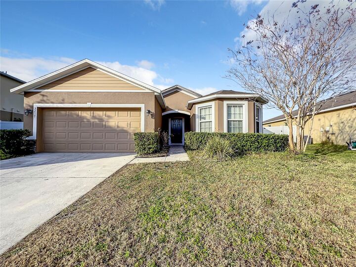 Property Photo:  3217 Queen Alexandria Drive  FL 34744 