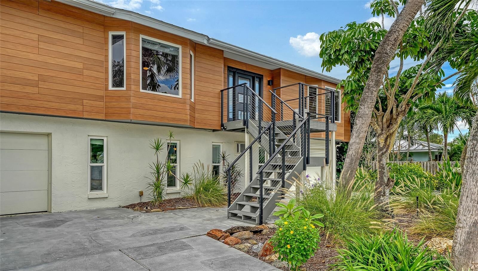 Property Photo:  521 Cummings Street  FL 34242