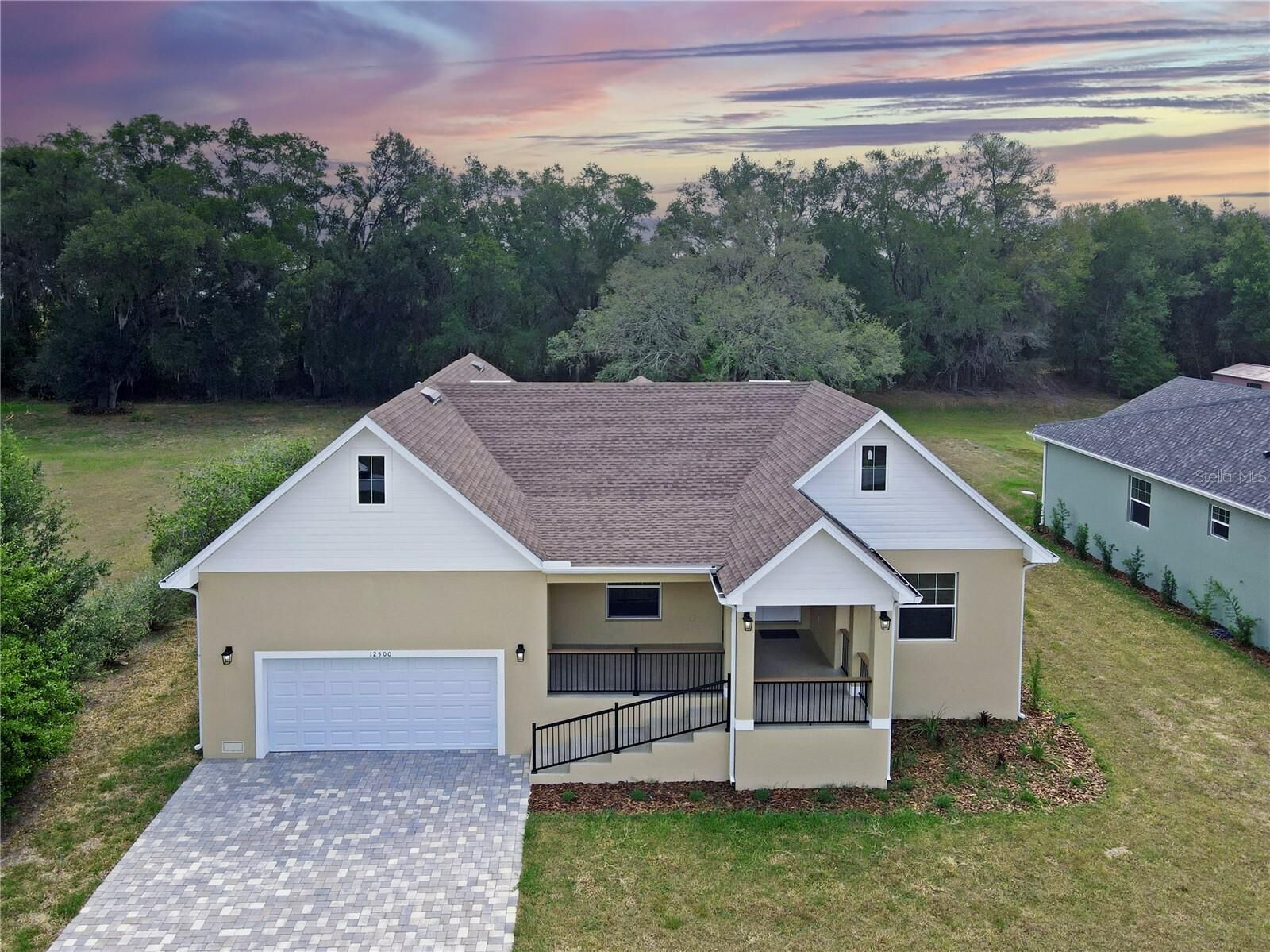 Property Photo: 12500 Green Oak Lane FL 33525