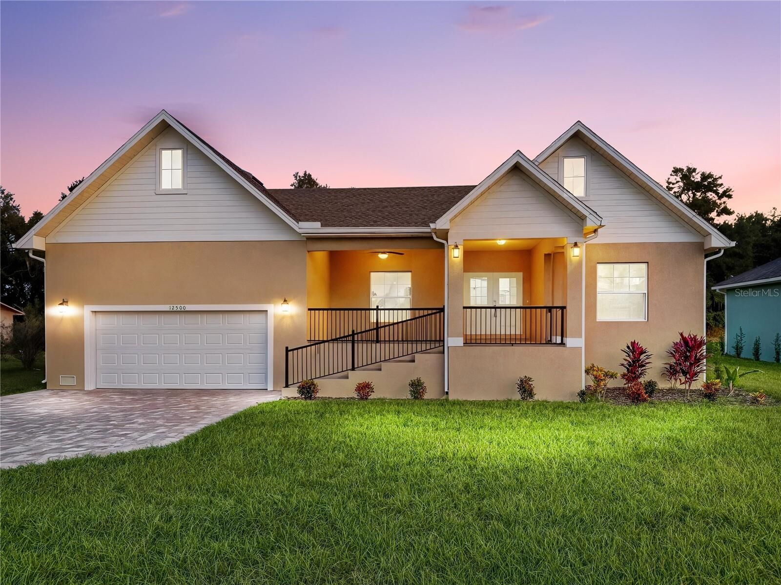 Property Photo: 12500 Green Oak Lane FL 33525