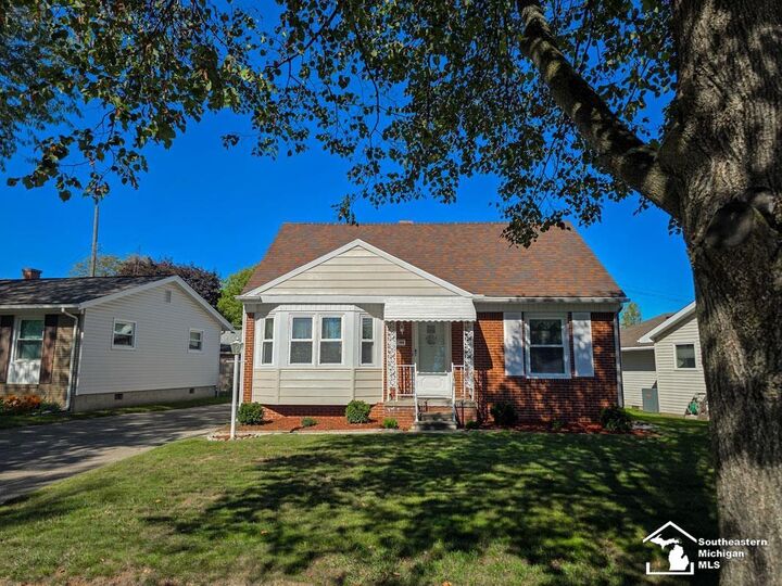 Property Photo:  954 Jefferson Court  MI 48161 