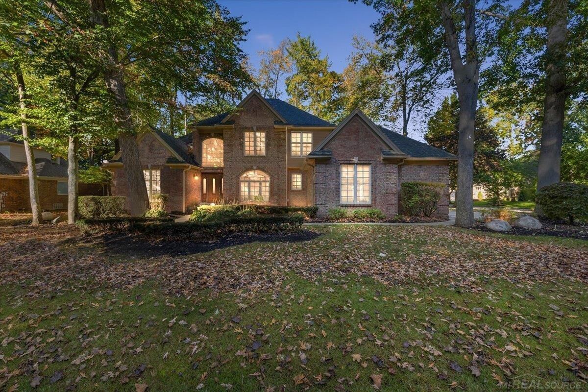 Property Photo:  53463 Hunters Crossing Drive  MI 48315 