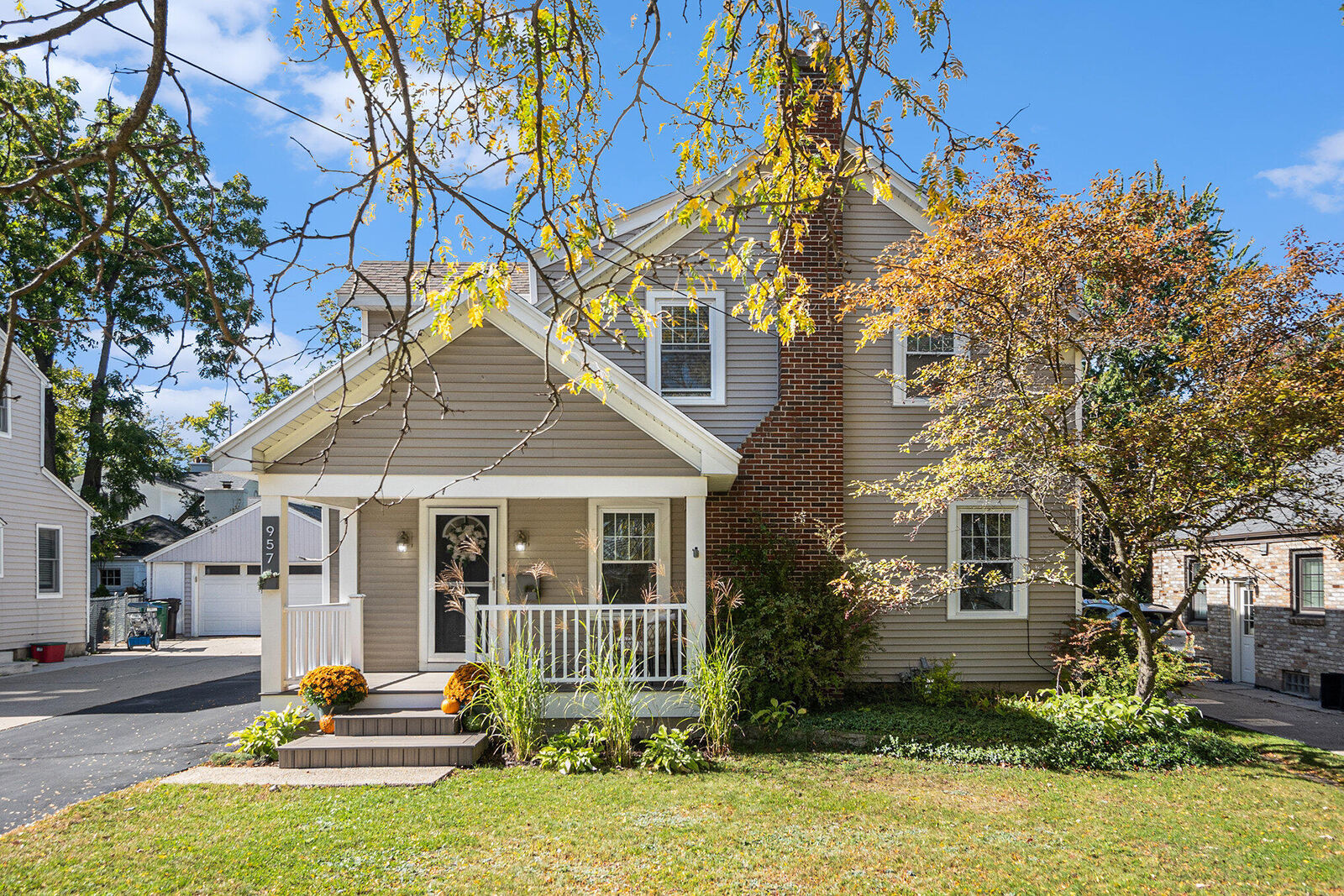 Property Photo: 957 Breton Road SE MI 49506