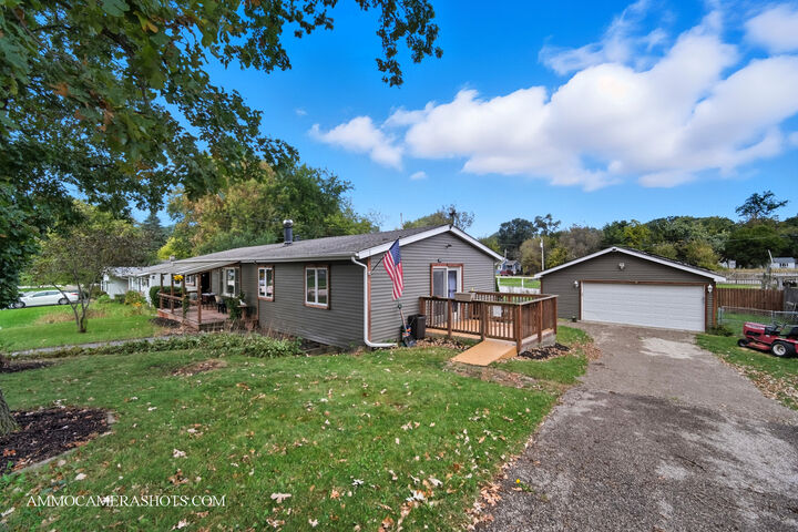 Property Photo: 706 W Pheasant Trail IL 60051
