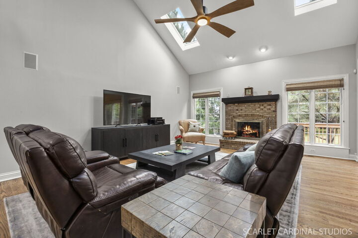 Property Photo: 1017 Tartan Court IL 60187
