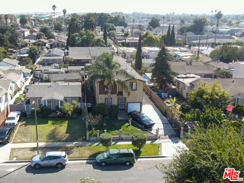 Property Photo:  422 W 102nd Street  CA 90003 