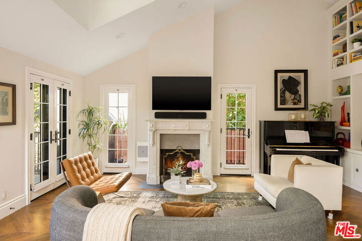 Property Photo: 8906 Ashcroft Avenue CA 90048