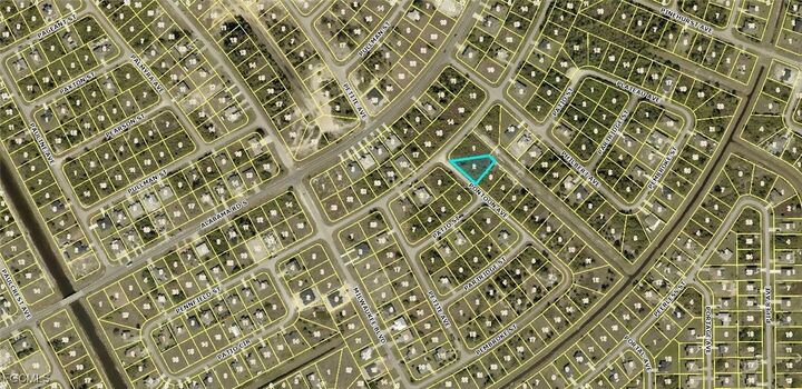 Property Photo: 363 Pontoon Avenue FL 33974