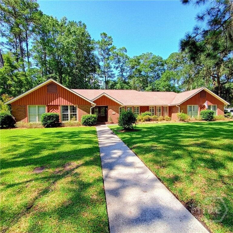Property Photo: 35 Clarendon Road GA 31410