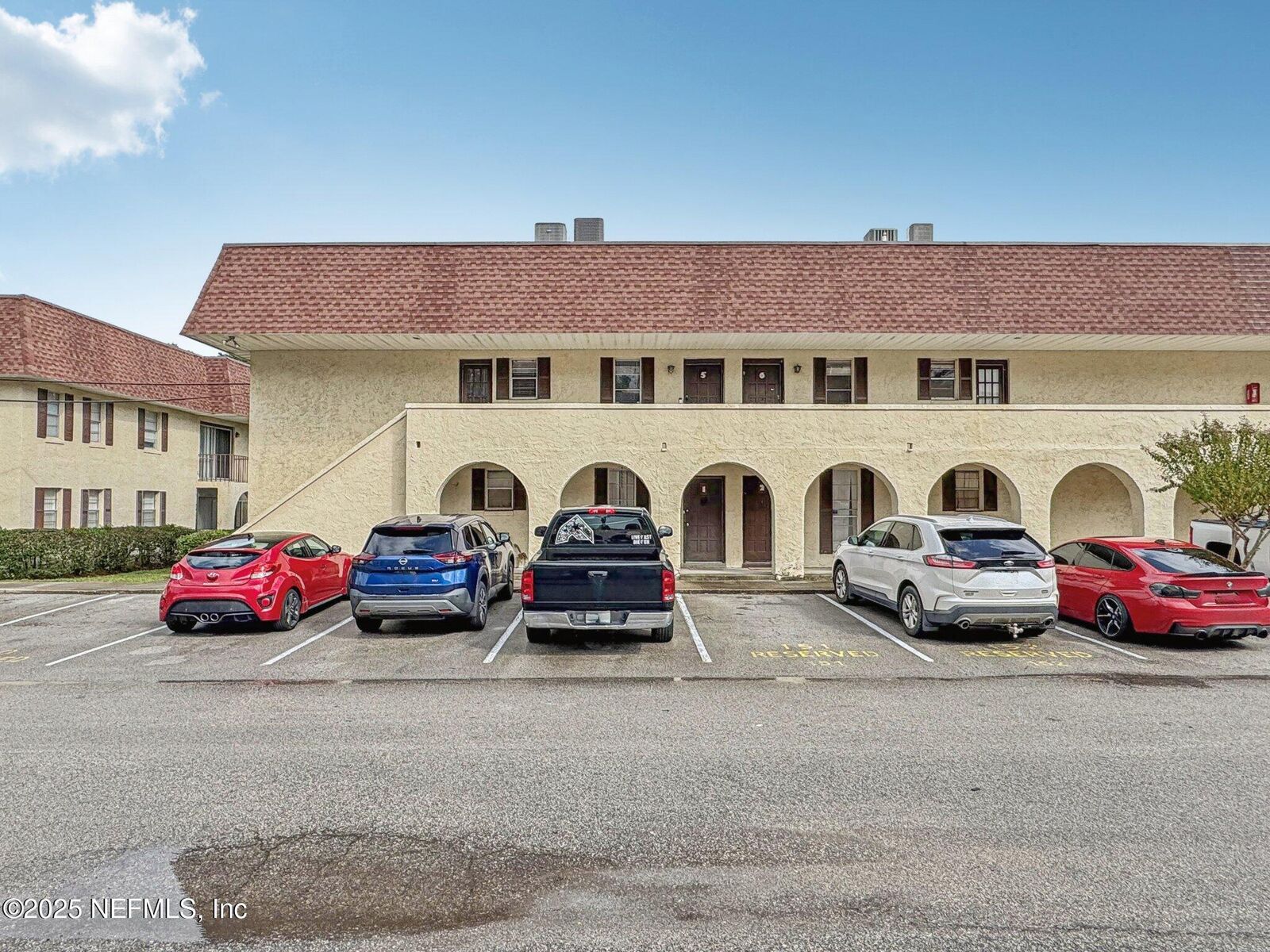Property Photo: 1647 El Camino Road 5 FL 32216