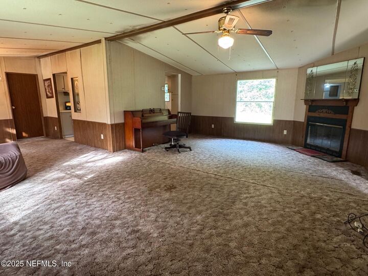 Property Photo: 910 Ofarrell Avenue FL 32148