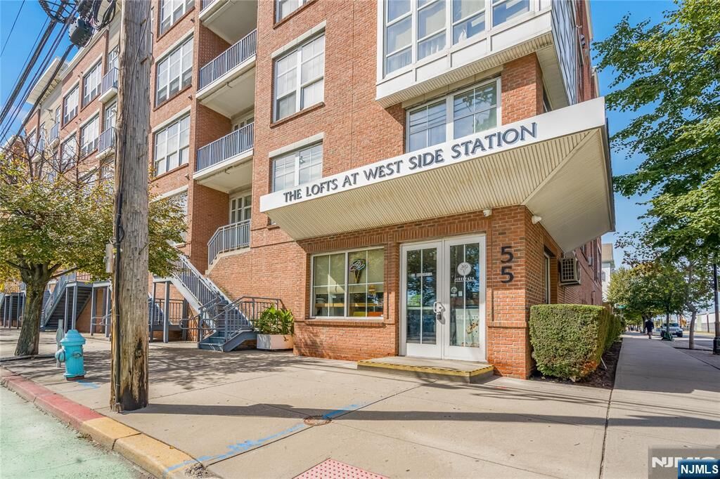 Property Photo:  55 Mallory Avenue 69  NJ 07305 