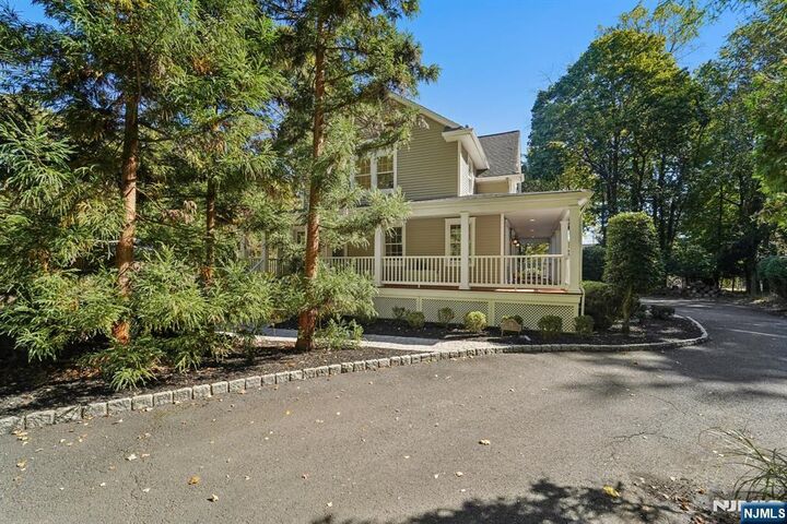 Property Photo:  24 Scott Court  NJ 07401 