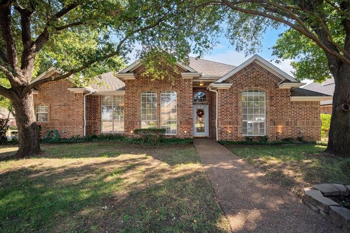Property Photo: 6112 Club House Drive TX 76148