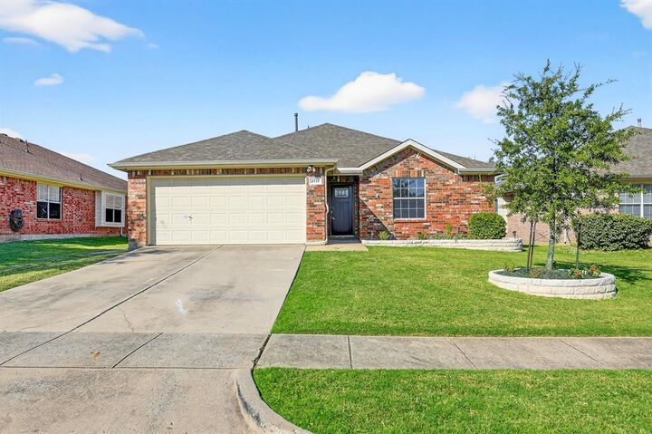 Property Photo: 2717 Enchanted Eve Drive TX 75068