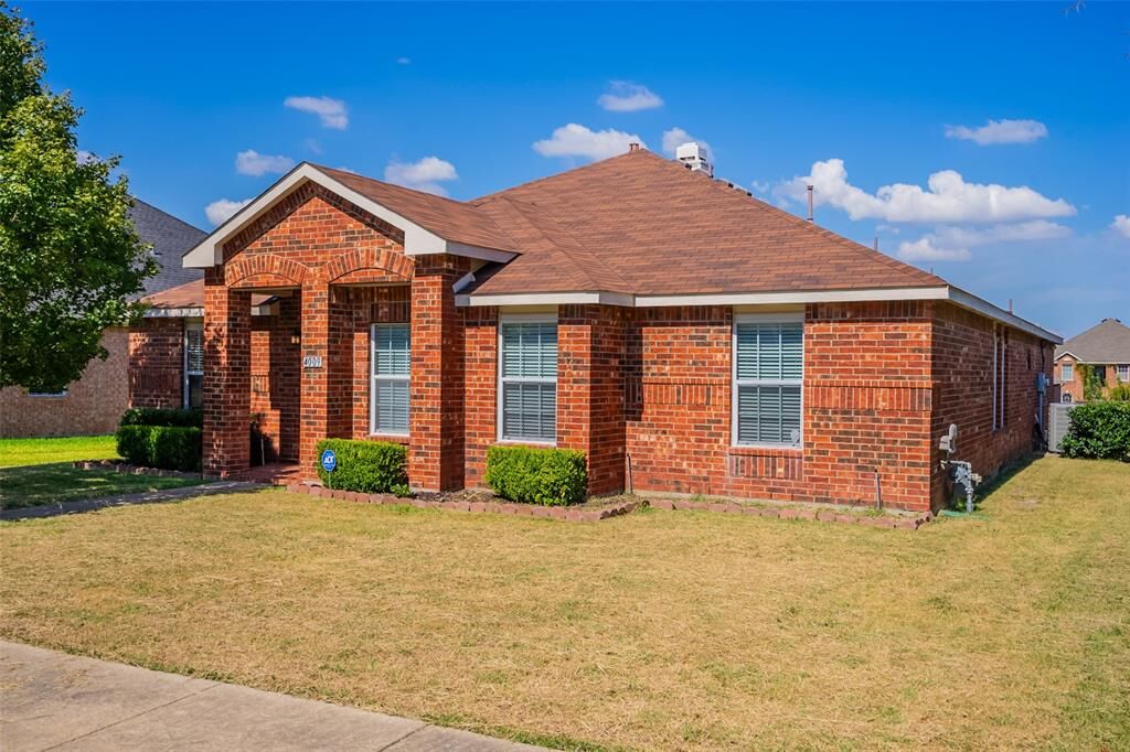 Property Photo:  4009 Aldenham Drive  TX 75043 
