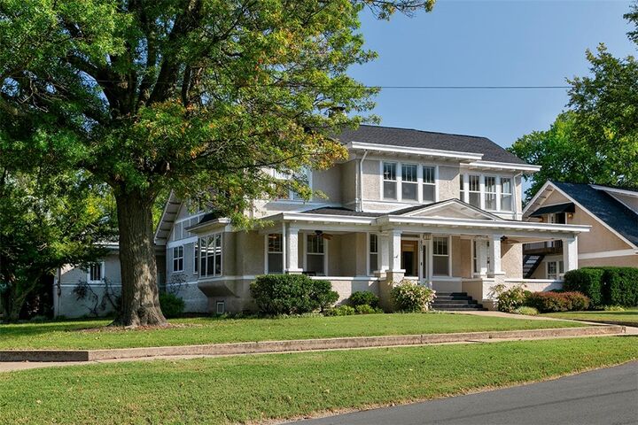 Property Photo: 403 E University Street AR 72761