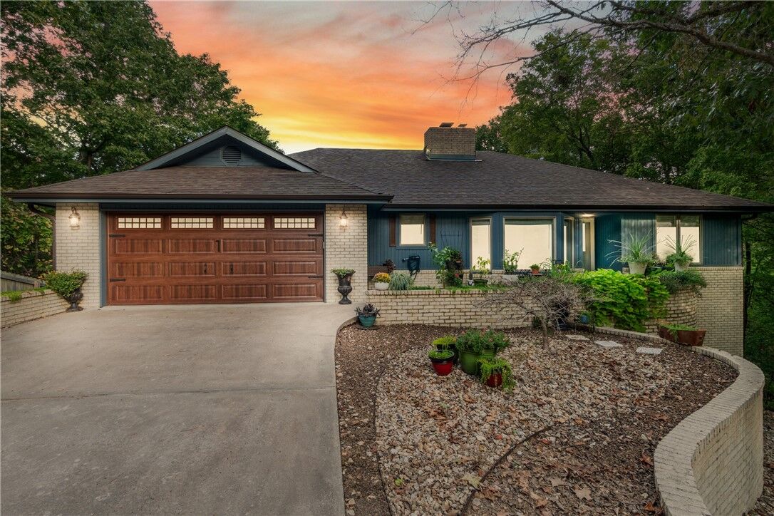 Property Photo: 1 Leyburn Lane AR 72715