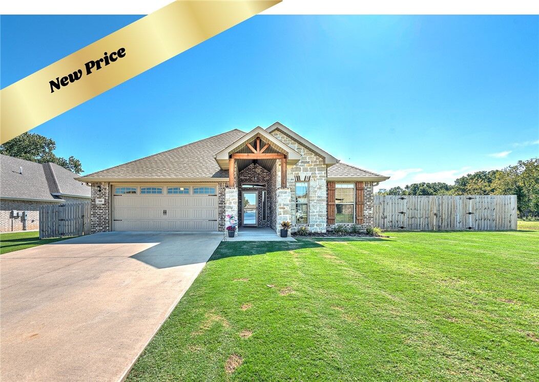 Property Photo:  500 Fox Circle  AR 72751