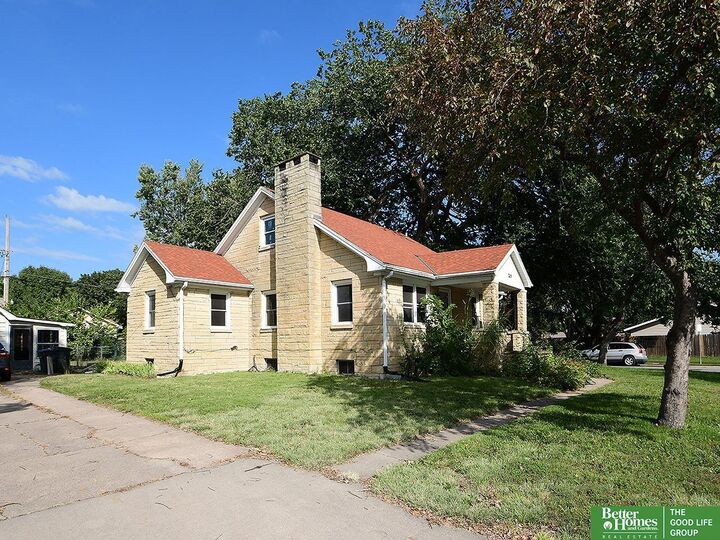 Property Photo: 245 NW 22nd Street NE 68528