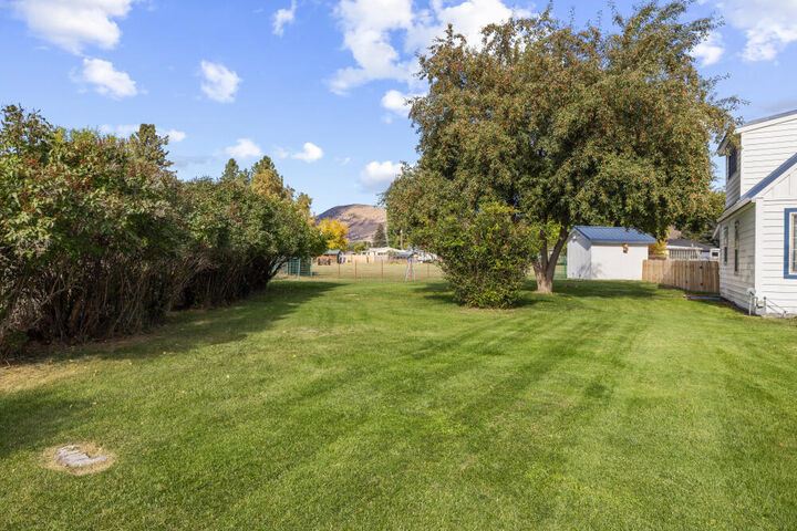 Property Photo: 5503 Walton Drive OR 97603