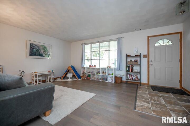 Property Photo: 3319 N Elmcroft Terrace IL 61604