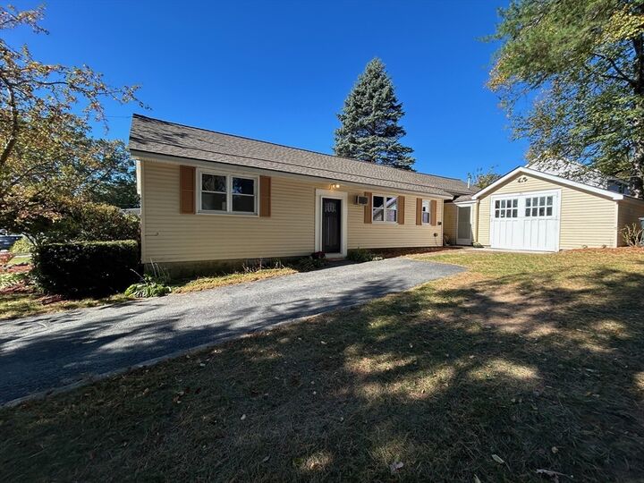 Property Photo: 91 Hillcrest Rd MA 01826