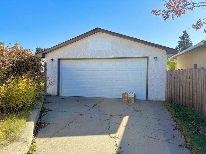 Property Photo: 5623 55 Avenue AB T4T 1H6