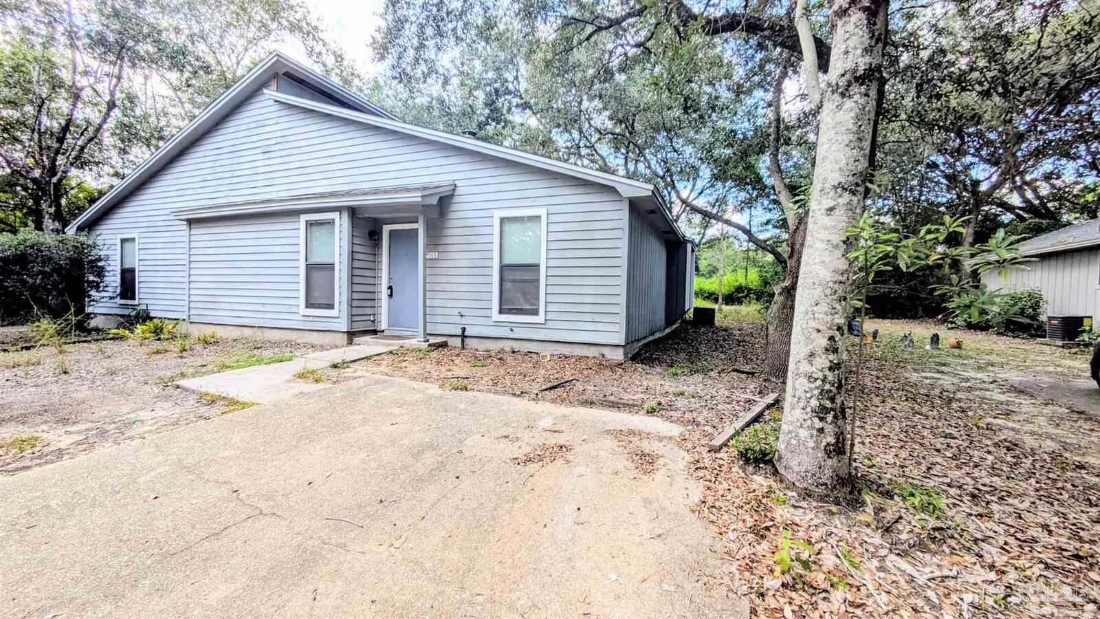 Property Photo: 9565 Sunnehanna Blvd FL 32514
