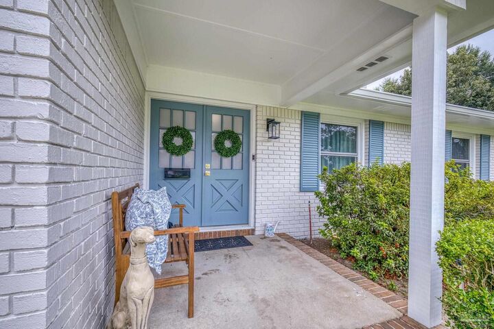 Property Photo: 5580 San Gabriel Dr FL 32504
