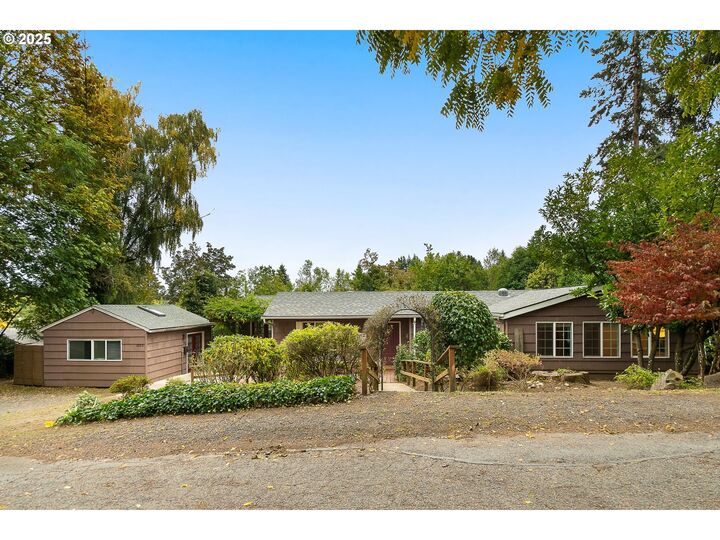 2612 SW Moss St  Portland OR 97219 photo