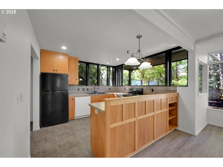 Property Photo: 2350 Columbia St OR 97403