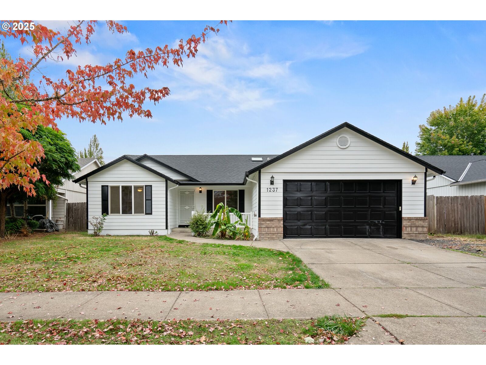 Property Photo:  1237 S 7th St  OR 97351 