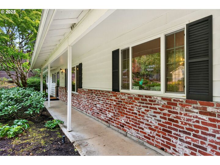 Property Photo: 3350 SW Mitchell St OR 97239