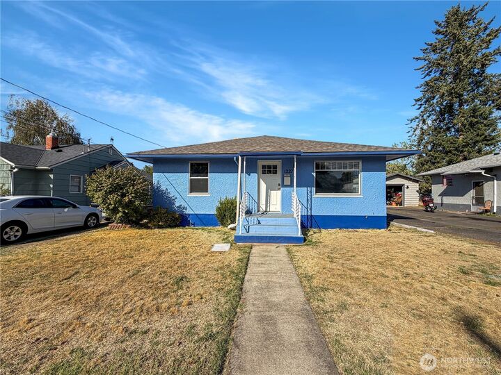 Property Photo:  1227  Francis Avenue  WA 99362 
