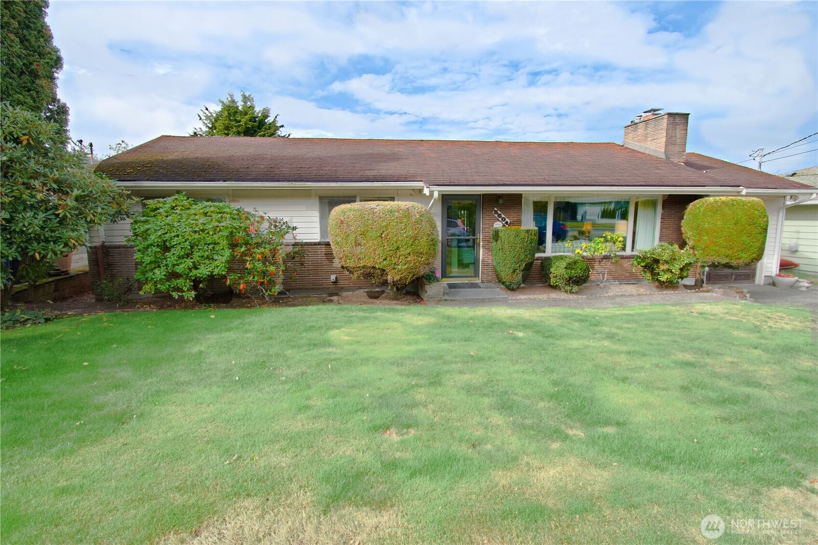 Property Photo:  5604  Beverly Lane  WA 98203