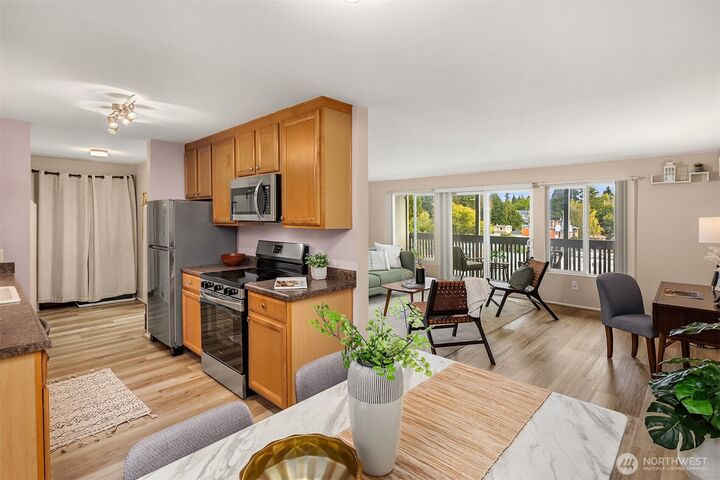 Property Photo: 7064 35th Avenue NE 13 WA 98115