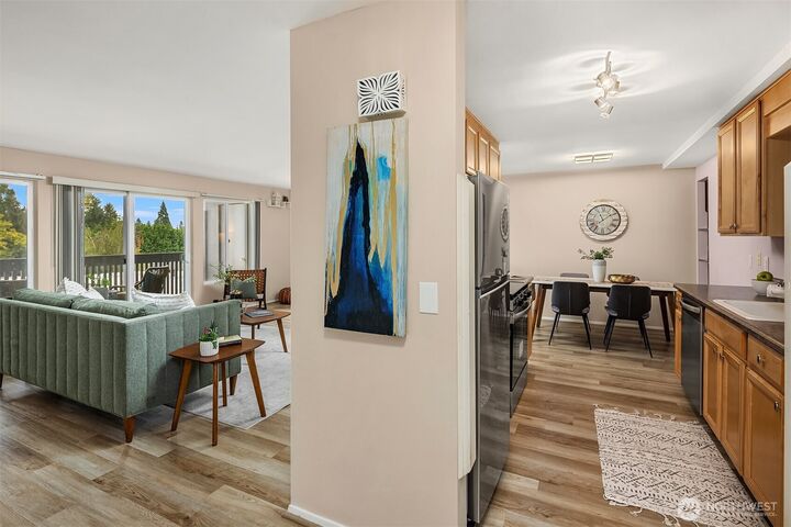 Property Photo:  7064  35th Avenue NE 13  WA 98115 