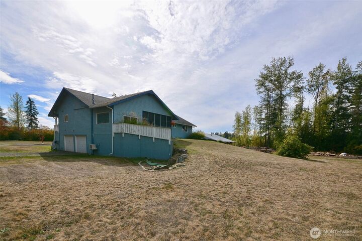 Property Photo: 18212 138th Avenue SE WA 98597