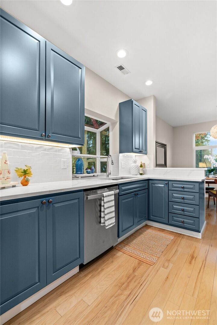 Property Photo: 22619 4th Avenue W 102 WA 98021