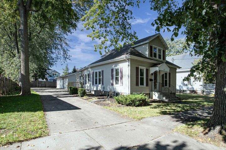 Property Photo:  1327 N Harriman Street  WI 54911